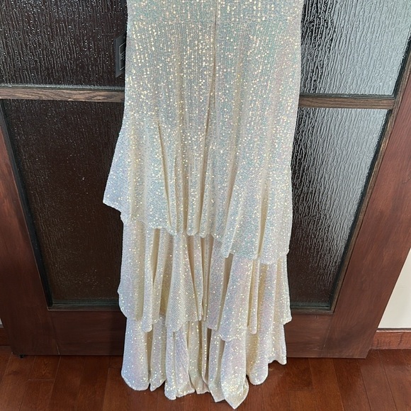 Mac Duggal Iridescent Sequin Asymmetrical Ruffle Tiered Gown size 6. - Picture 8 of 10